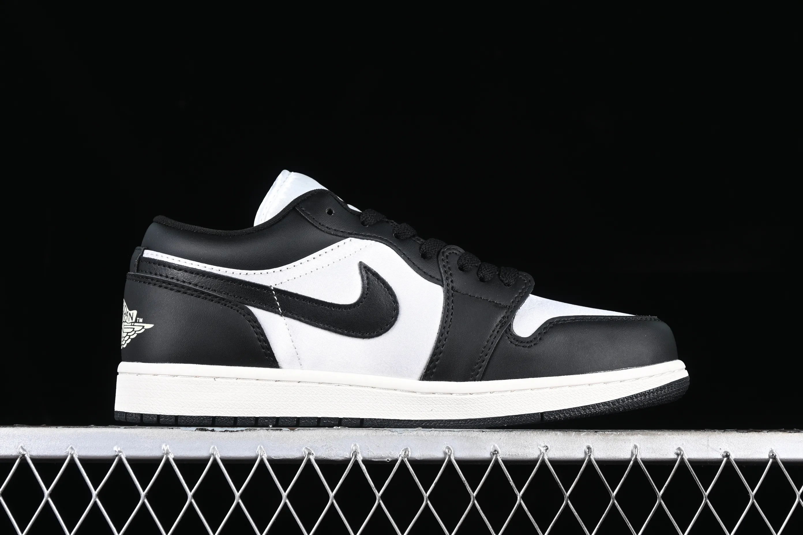 All categories Air Jordan Jordan series basketball shoes Air Jordan 1 Low Z version Air Jordan 1 Low "Vintage Panda" AJ1 Joe 1 silk black and white panda low-top basketball shoes FB9893-101